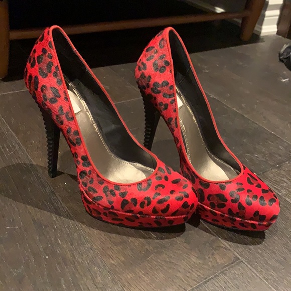 Rachel Roy: Chic platform pumps - Picture 2 of 4